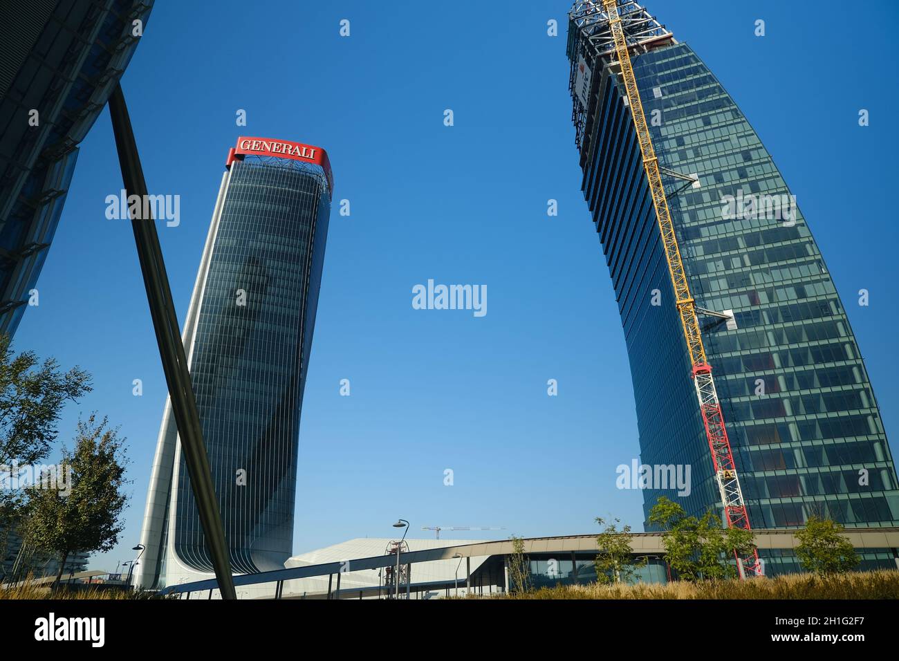 Milano Citylife, Lombardia, circa 10/2019. Assicurazioni Generali e torre Libeskind torre di PwC. Tre torri. Milano. CityLife include tre skyscr Foto Stock