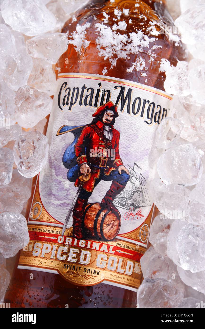 POZNAN, POL - 28 MAGGIO 2020: Bottiglia di Captain Morgan, una marca di rum  originario delle Isole Vergini statunitensi e ora prodotto da Diageo,  alcolico britannico A Foto stock - Alamy