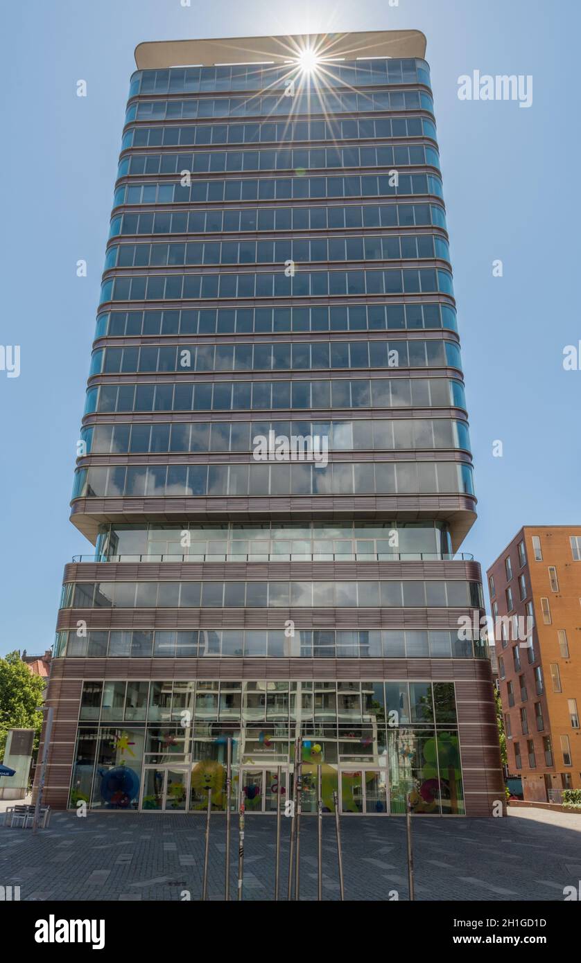 Astra Tower, edificio di uffici nel quartiere St. Pauli di Amburgo, Germania Foto Stock
