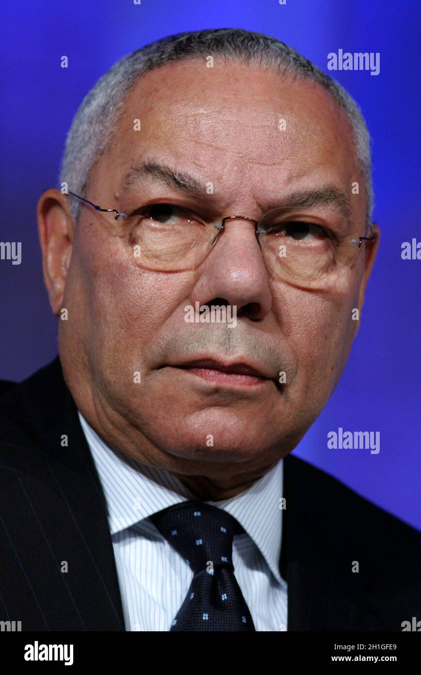COLIN POWELL (dal 5 aprile 1937 al 18 ottobre 2021) è stato un politico americano, diplomatico e generale a quattro stelle, che ha servito come sessantacinquesimo Segretario di Stato degli Stati Uniti dal 2001 al 2005. Come sedicesimo consigliere nazionale di sicurezza degli Stati Uniti dal 1987 al 1989 e come dodicesimo presidente dei Capi congiunti di personale dal 1989 al 1993. FOTO DEL FILE SCATTATA: 22 settembre 2006, New York, New York, USA: COLIN POWELL al terzo giorno della riunione annuale 2006 della Clinton Global Initiative tenutasi al New York Sheraton Hotel. (Credit Image: © Nancy Kaszerman/ZUMA Press Wire Service) Foto Stock