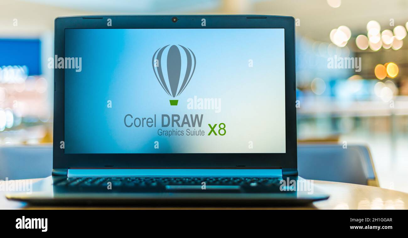 POZNAN, POL - 16 GIU 2020: Computer portatile che visualizza il logo di CorelDRAW, un editor di grafica vettoriale sviluppato e commercializzato da Corel Corporation Foto Stock