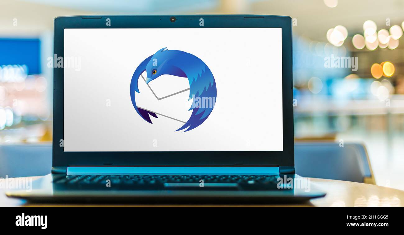 POZNAN, POL - 16 GIU 2020: Computer portatile con il logo di Mozilla Thunderbird, un client di posta elettronica multipiattaforma gratuito e open source, client di notizie, R. Foto Stock