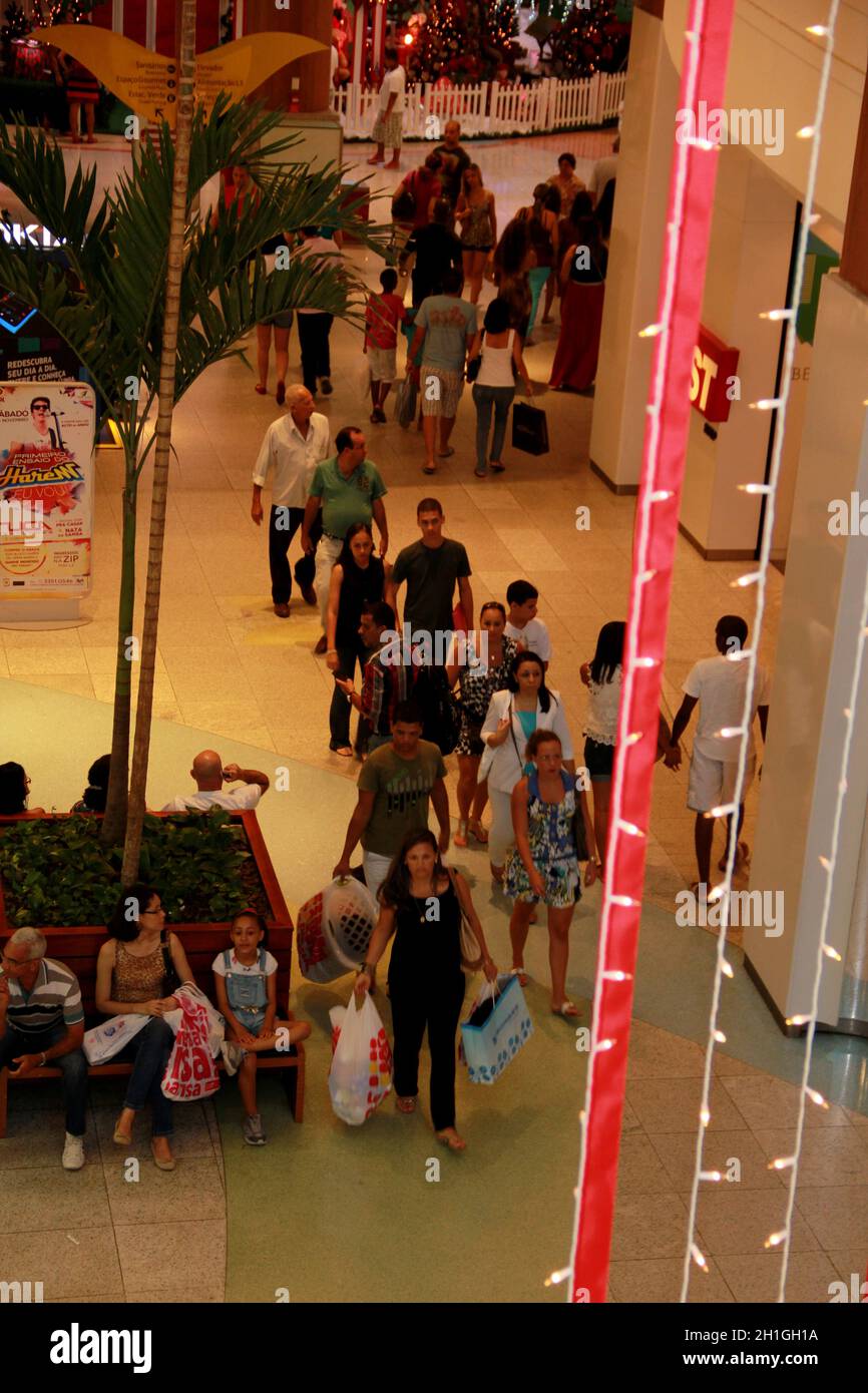 salvador, bahia / brasile - 16 novembre 2012: Si vedono le persone che fanno shopping per natale al centro di Shpping nella città di Salvador. Foto Stock