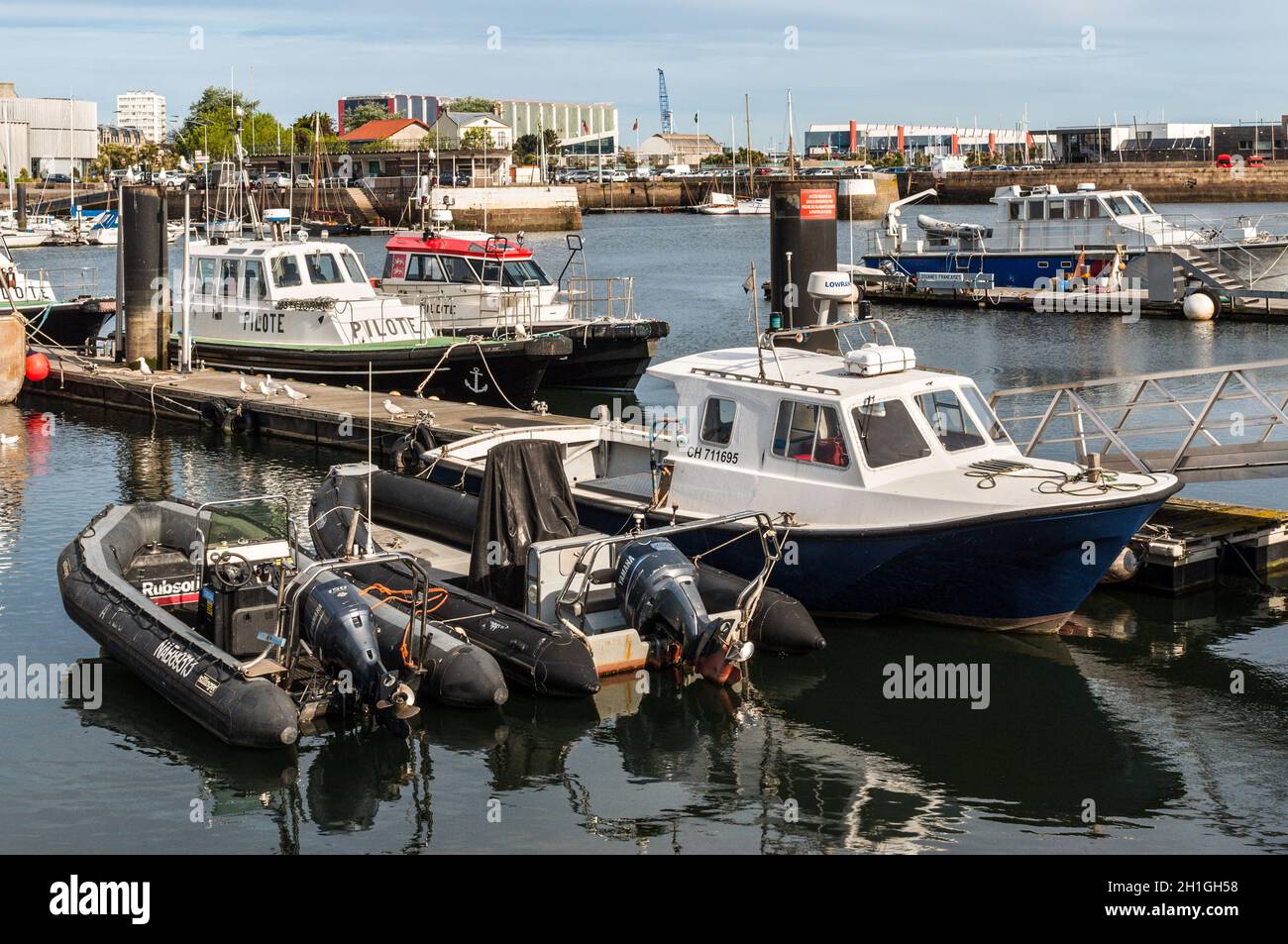 Cherbourg, Francia - 22 Maggio 2017: barche ormeggiate nel porto di Cherbourg-Octeville, a nord della penisola di Cotentin, porto di Cherbourg è la bi Foto Stock