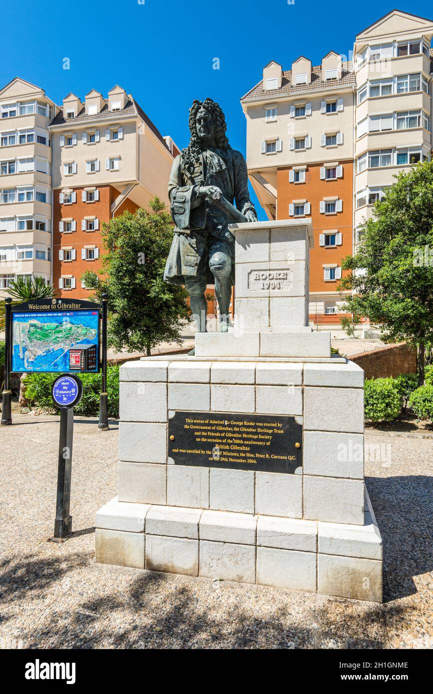 Gibilterra, Regno Unito - 18 Maggio 2017: Statua di Ammiraglio Sir George Rooke, eretto nel novembre 2004 per contrassegnare il trecentesimo anniversario della Regola britannico a Gibilterra Foto Stock