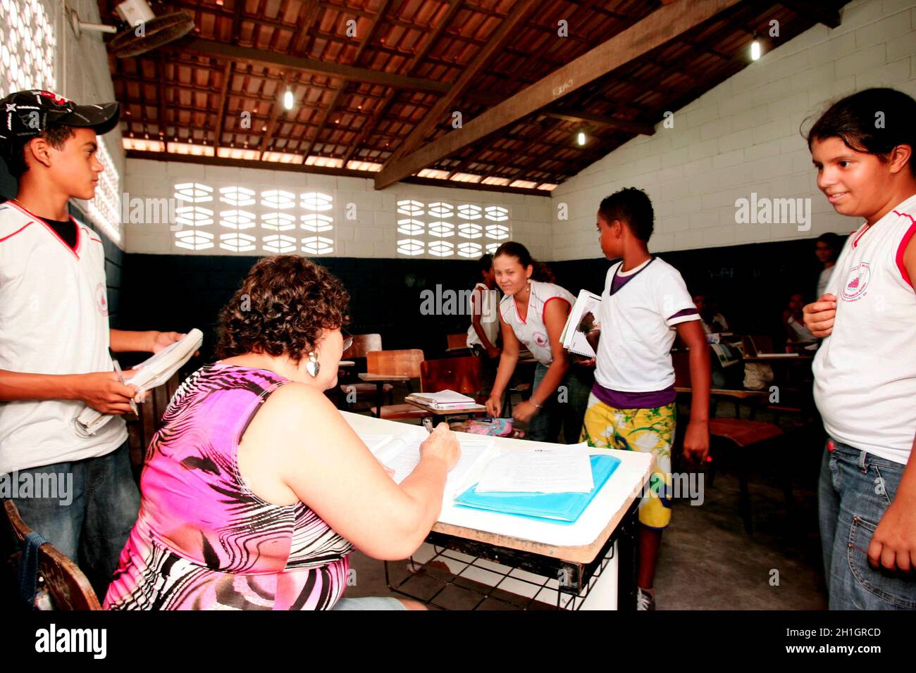 santa cruz cabralia, bahia / brasile - 5 aprile 2010: Gli studenti delle scuole pubbliche sono visti in classe nel comune di Santa Cruz Cabralia. Foto Stock