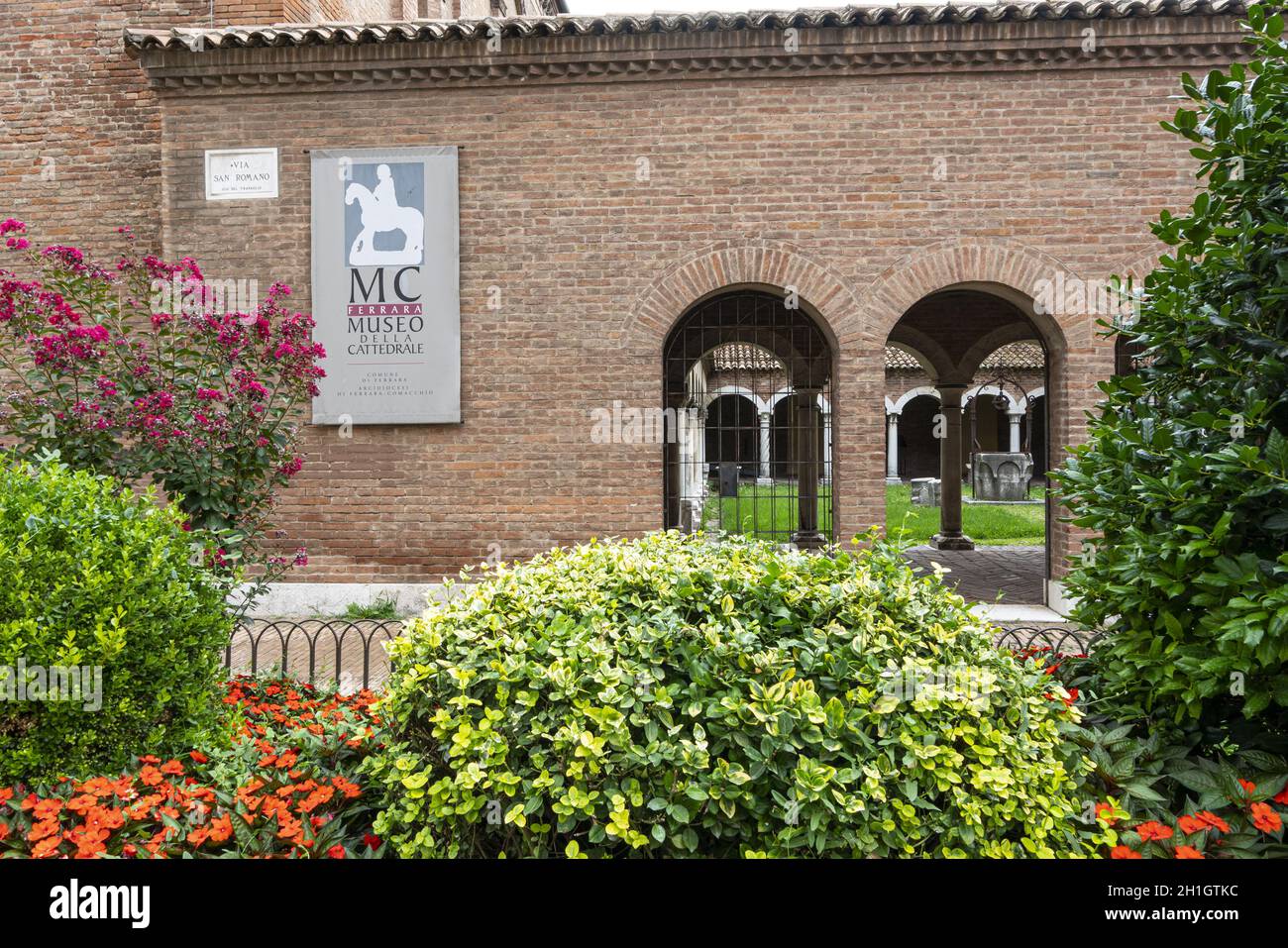 Ferrara, Italia. 6 agosto 2020. La vista esterna del Museo della Cattedrale buiulding Foto Stock