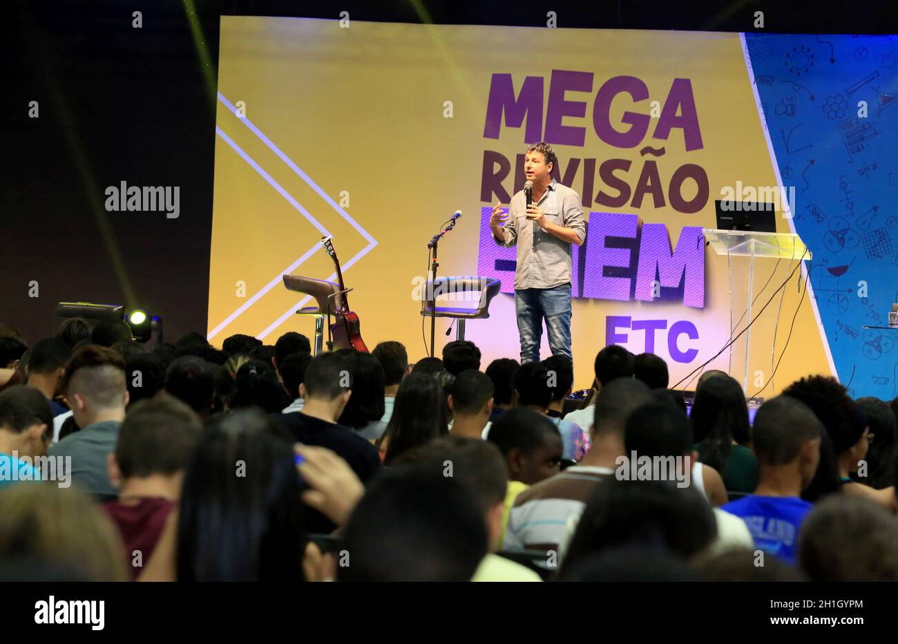 salvador, bahia / brasile - 23 agosto 2014: Gli studenti sono visti durante la lezione preparatoria per l'esame scolastico superiore nazionale - enem - nella città di Salva Foto Stock
