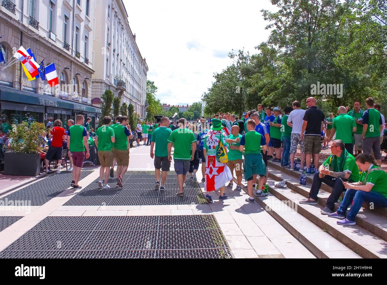 Lione, Francia - 16 giugno 2016: Tifosi dell'Irlanda del Nord al campionato europeo di calcio EURO 2016 Foto Stock