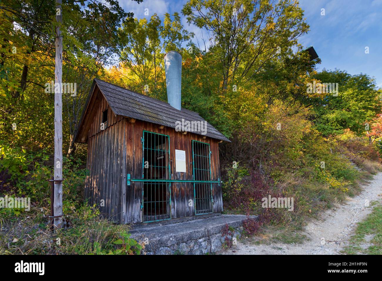 Gumpoldskirchen: Wetterschießhütte. Nel Gebirge di Gumpoldskirchner sono state allestite circa 1900 dodici capanne per il tiro al tempo. All'interno avevano un firecracke Foto Stock