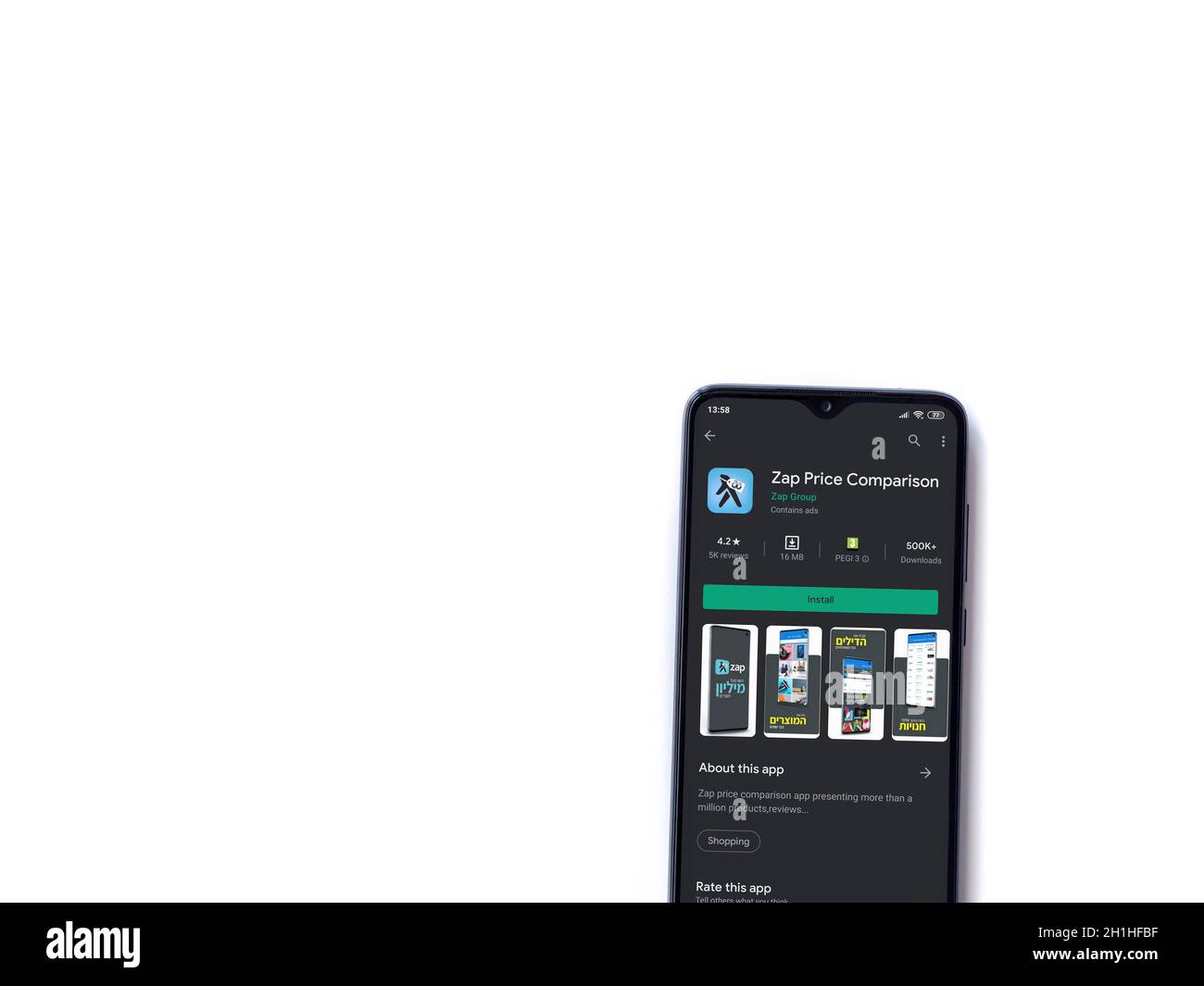 LOD, Israele - 8 luglio 2020: ZAP Price Comparison app play store page sul display di uno smartphone nero isolato su sfondo bianco. Via superiore Foto Stock