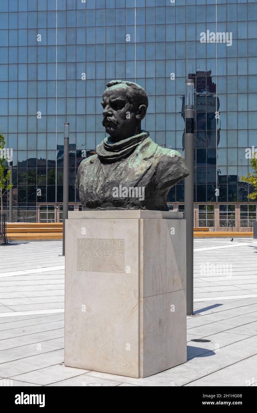 Belgrado, Serbia - 30 giugno 2019: Monumento a Dimitrije Tucovic Bust in Piazza Slavija a Belgrado, Serbia. Foto Stock