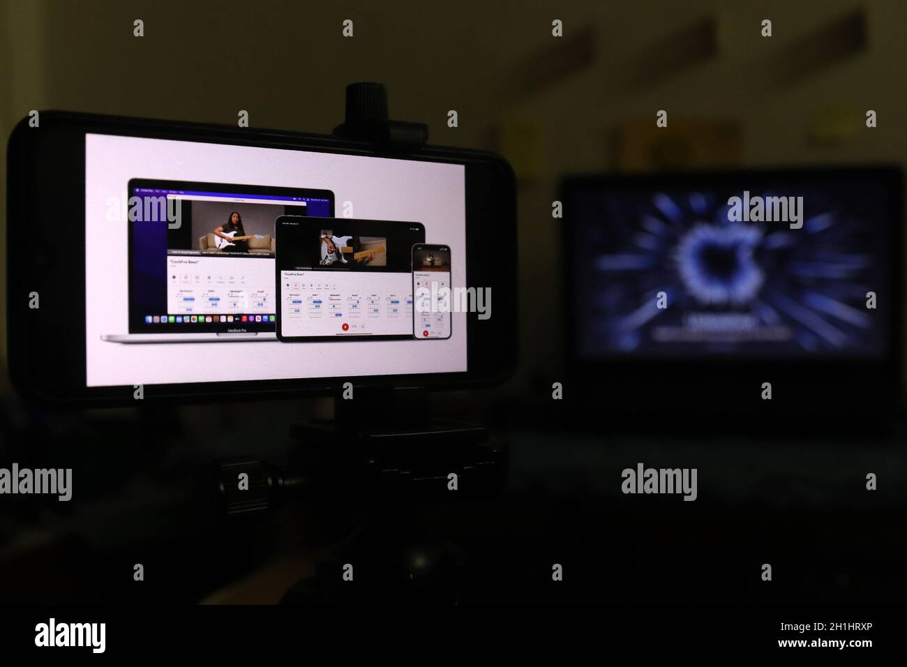 18 ottobre 2021: Apple presenta i suoi nuovi modelli MacBook Pro in un evento virtuale. Apple "Unleashed Event" viene trasmesso in streaming dal vivo sul sito Web ufficiale dell'azienda e sul canale YouTube dalla sede centrale di Apple Cupertino, California. (Credit Image: © Sri Loganathan/ZUMA Press Wire) Foto Stock