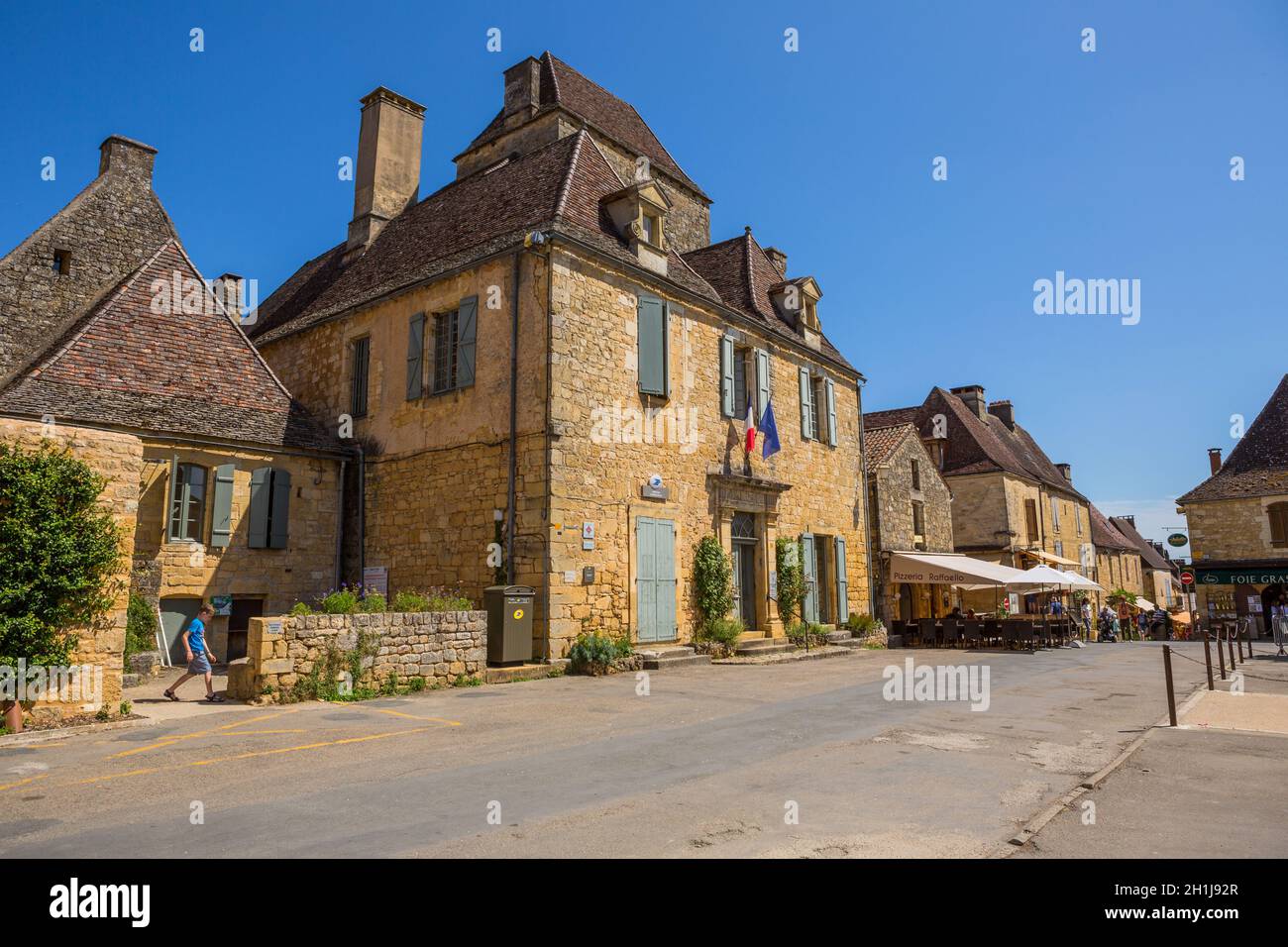 Domme, Francia - 14 agosto 2019:i turisti in visita alla città medievale di Domme in Dordogne Francia Foto Stock