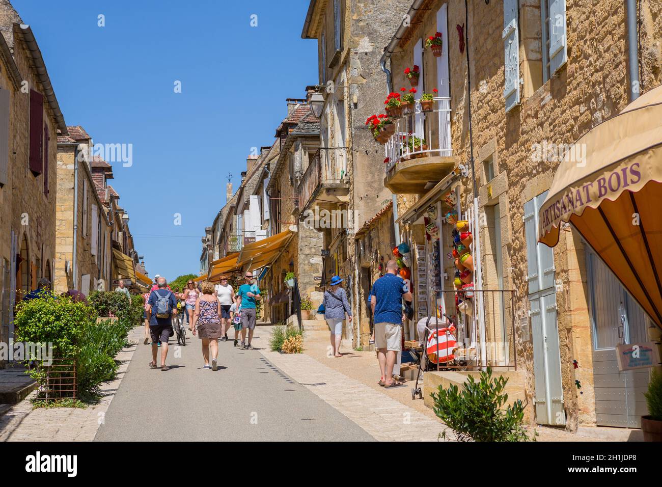 Domme, Francia - 14 agosto 2019:i turisti in visita alla città medievale di Domme in Dordogne Francia Foto Stock