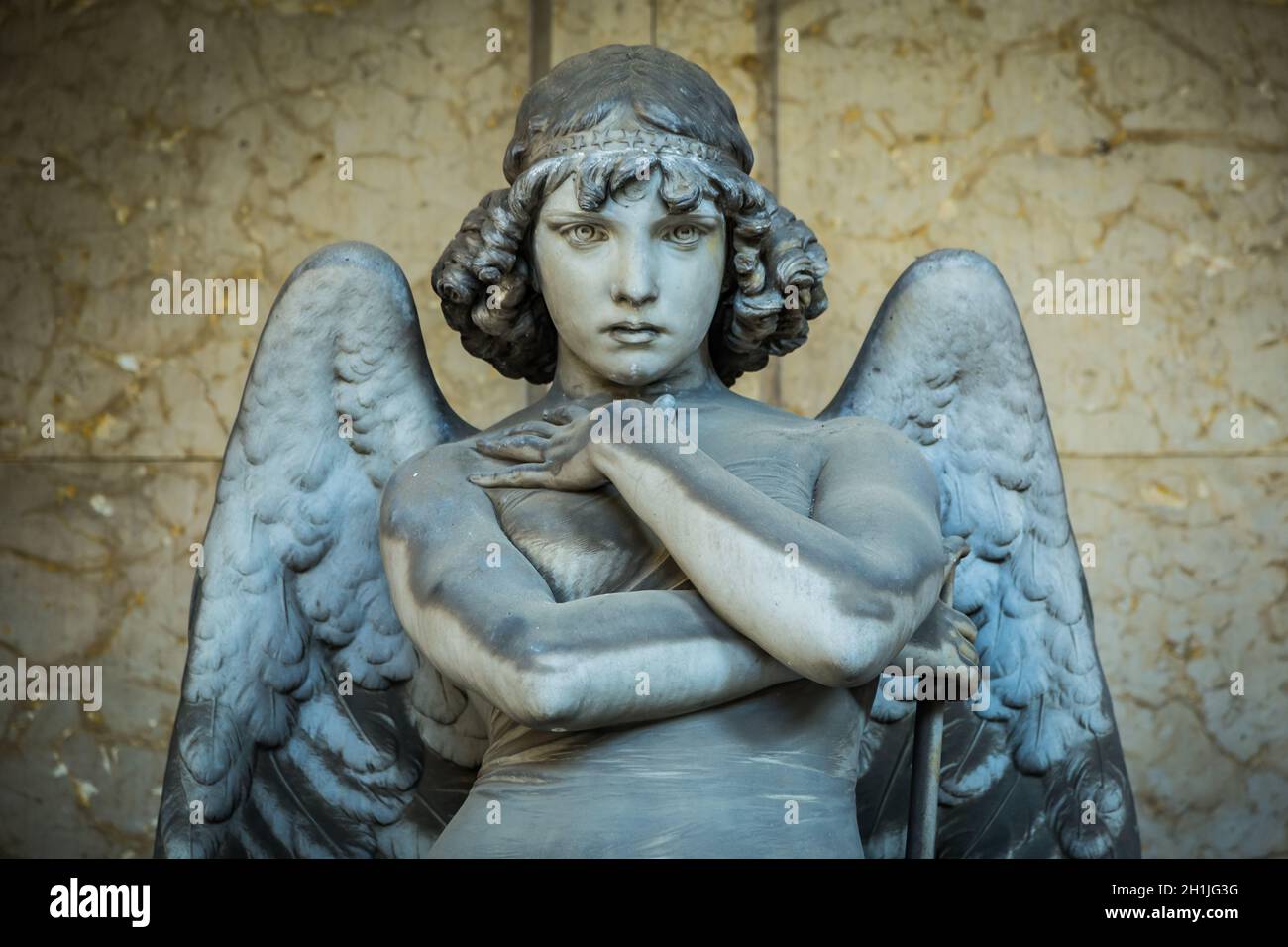 GENOVA, ITALIA - CIRCA AGOSTO 2020: Angelo scultura di Giulio Monteverde per il monumento della famiglia Oneto nel Cimitero di Staglieno, Genova - Italia (1882) Foto Stock