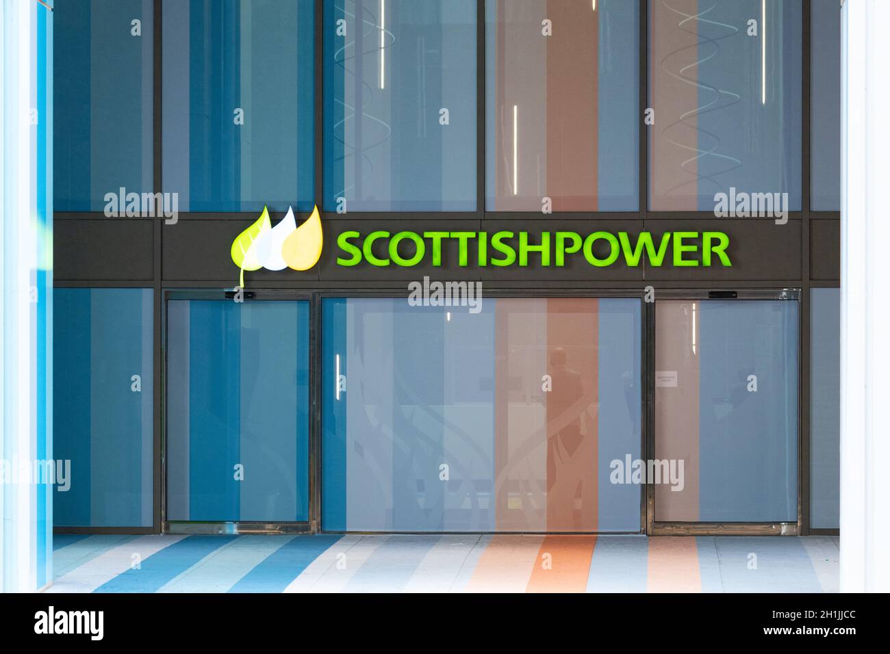 Logo Scottish Power sopra l'ingresso alla sede centrale di St Vincent Street, Glasgow, Scozia, Regno Unito Foto Stock