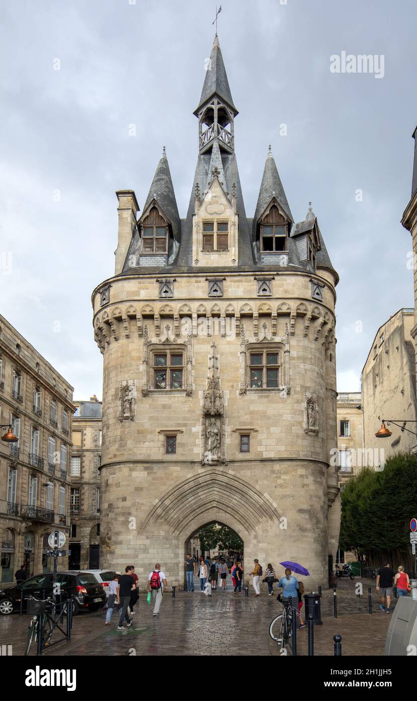 Bordeaux, Francia - 9 Settembre 2018: City Gate Cailhau, porta medievale a Bordeaux, Gironde department, Francia Foto Stock