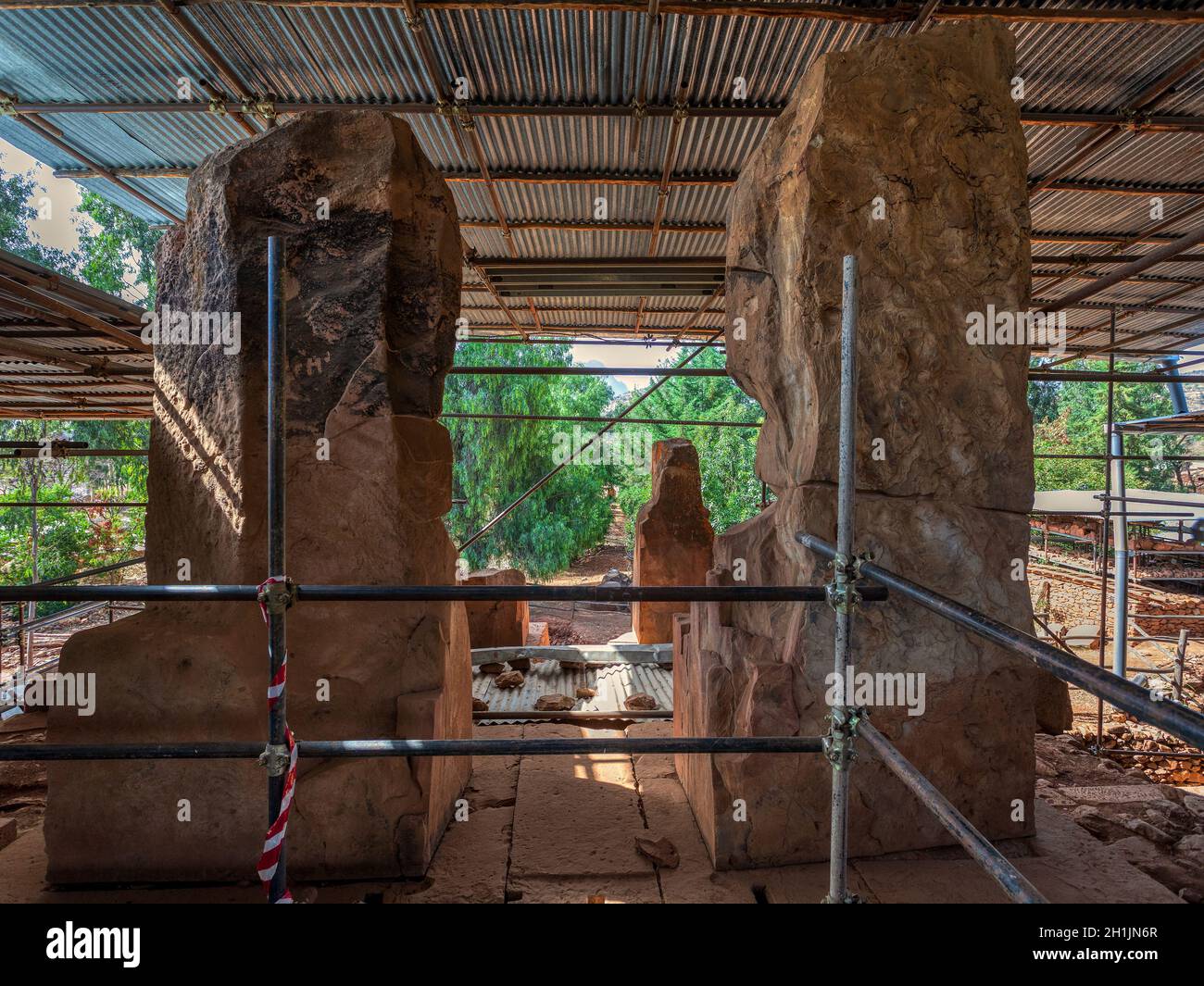 Tempio di Yeha. Grat Beal Gebri è un complesso in rovina a Yeha, con un cimitero che contiene diverse tombe scavate nella roccia del primo millennio a.C. E Foto Stock