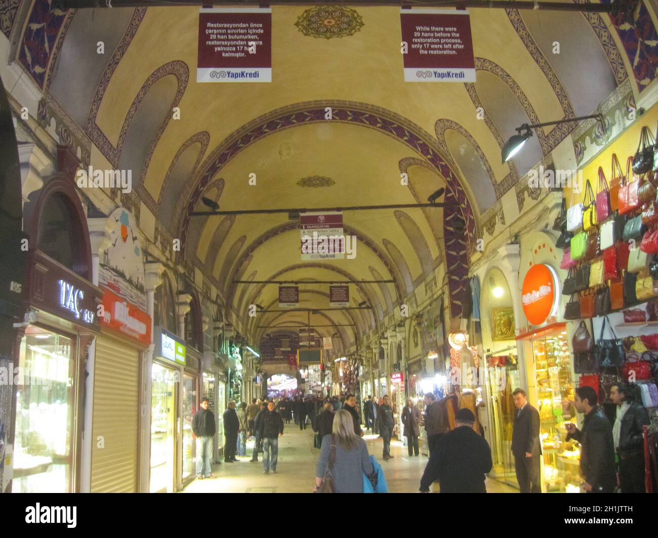 Istanbul, Turchia - 6 gennaio 2009: La gente che va al Mall Grand Bazaar a Istanbul, Turchia il 6 gennaio 2009 Foto Stock