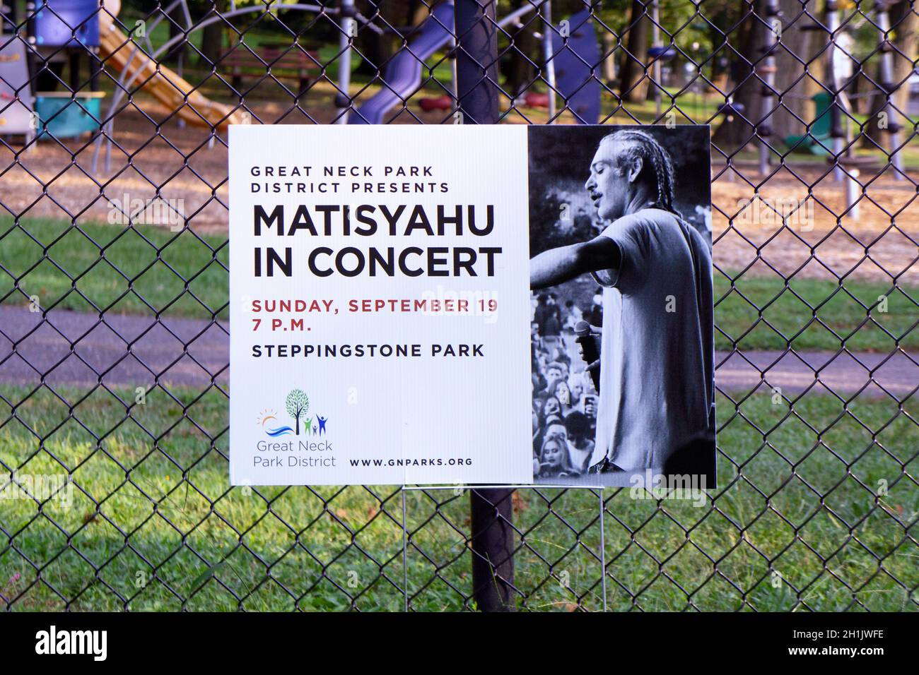 Un poster che annuncia un concerto di rapper, cantante e musicista ebraico, pubblicato a Great Neck, un quartiere molto ebraico. A Long Island, New York. Foto Stock