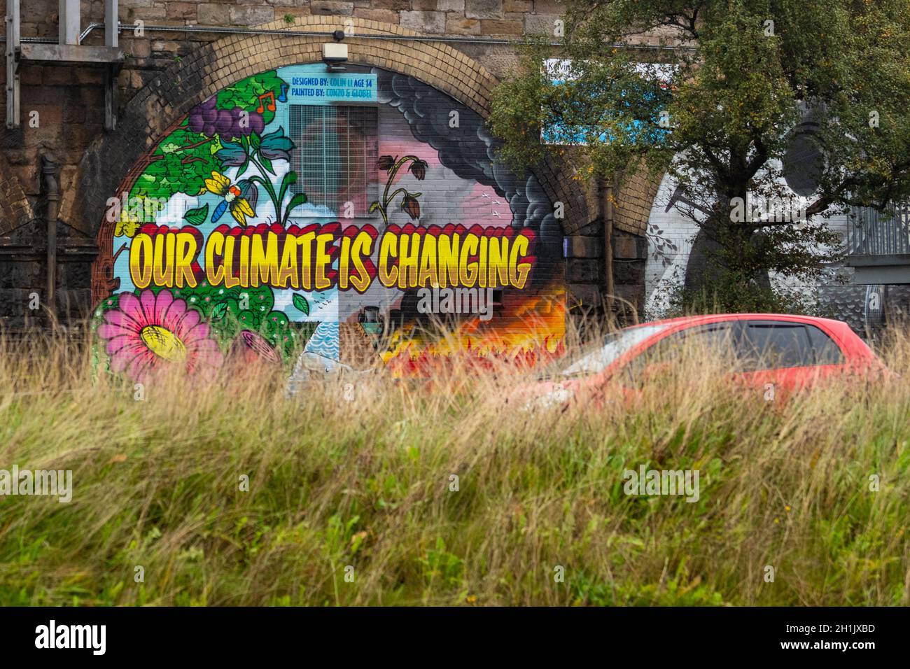 Cambiamento climatico il murale "il nostro clima sta cambiando", Glasgow, Scozia, Regno Unito - ha dipinto davanti alla COP26 Conferenza ONU sui cambiamenti climatici 2021 Foto Stock