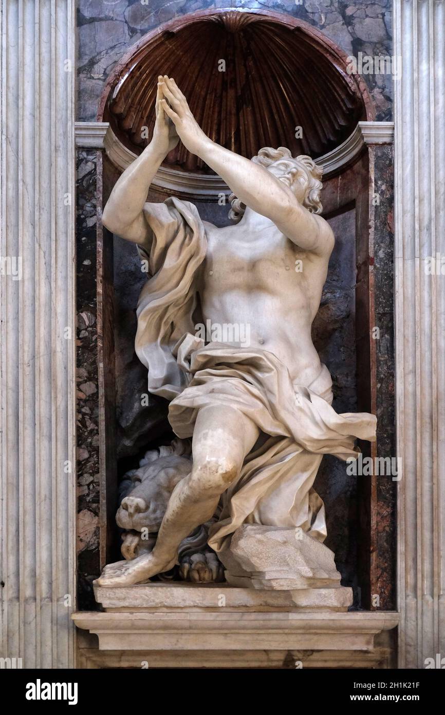 Daniele e il leone statua in marmo di Lorenzo Bernini nella Cappella Chigi nella chiesa di Santa Maria del Popolo, Roma, Italia Foto Stock