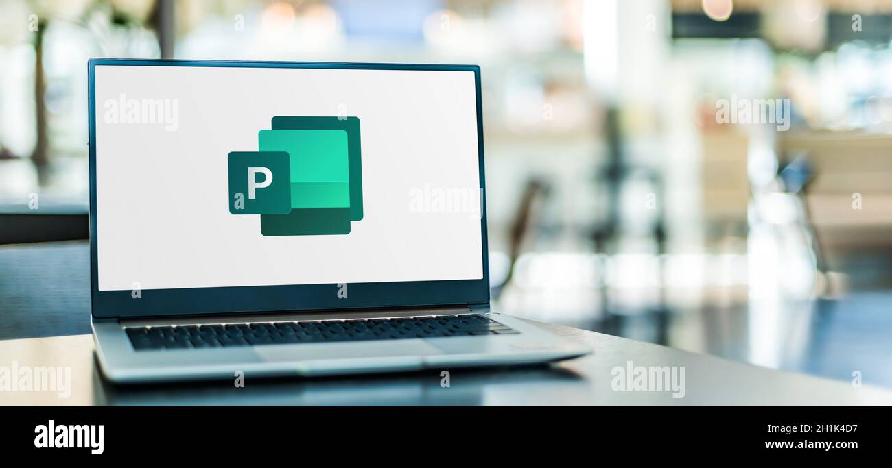 POZNAN, POL - 23 SETTEMBRE 2020: Computer portatile con logo di Microsoft Publisher, un'applicazione di desktop publishing, parte del software della famiglia Office Foto Stock