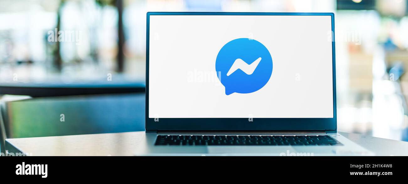 POZNAN, POL - 23 SETTEMBRE 2020: Computer portatile con logo di Facebook Messenger Foto Stock