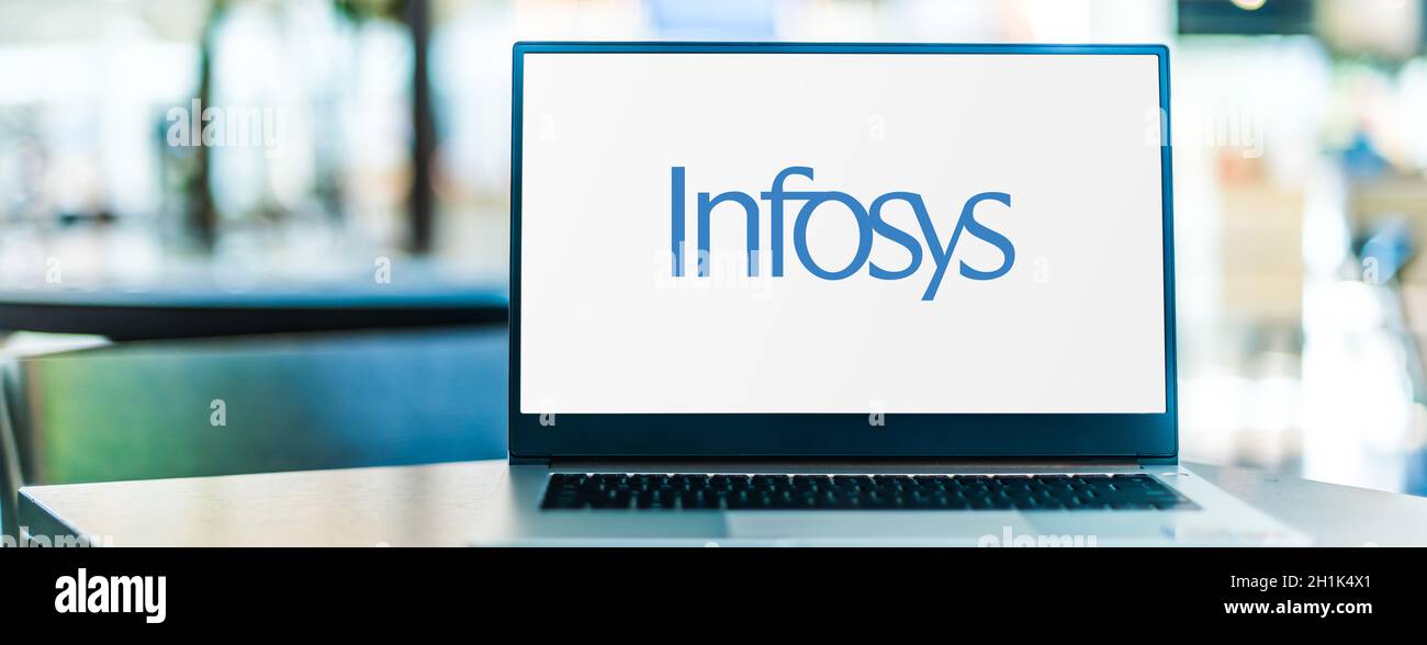 POZNAN, POL - SET 23, 2020: Computer portatile che visualizza il logo di Infosys, una multinazionale indiana che fornisce consulenza aziendale, informatica Foto Stock