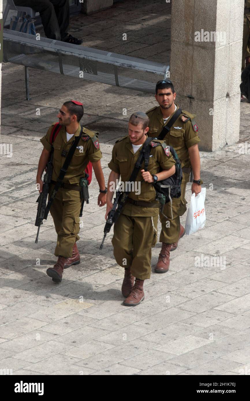 Membri della polizia di frontiera israeliana nella Città Vecchia di Gerusalemme, Israele Foto Stock