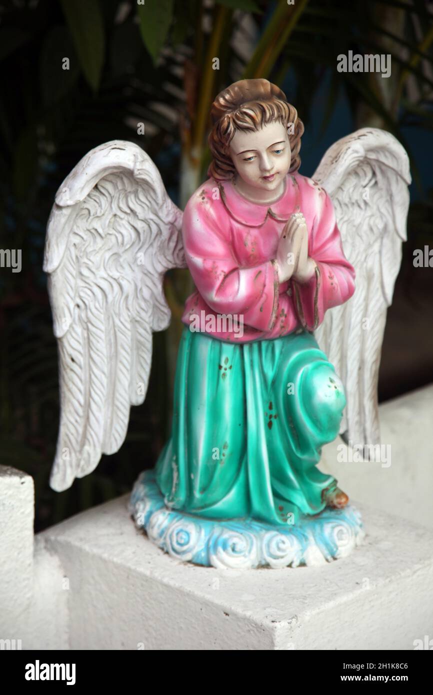 Angel, tomba del missionario gesuita croato ante Gabric dietro la Chiesa cattolica a Kumrokhali, Bengala Occidentale, India Foto Stock