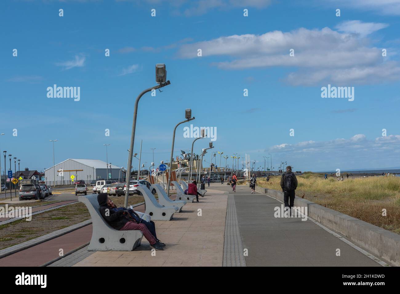 Lungomare di Punta Arenas che corre lungo lo stretto di Magellan a Patagonia, Cile Foto Stock