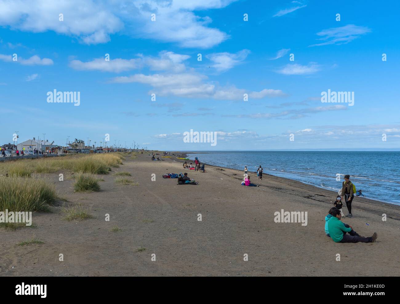 Lungomare di Punta Arenas che corre lungo lo stretto di Magellan a Patagonia, Cile Foto Stock