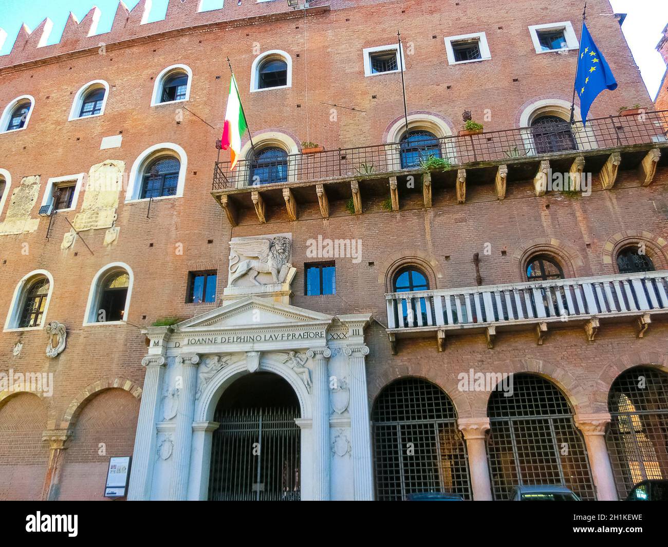 Verona, Italia - 22 settembre 2014: Il vecchio edificio in Piazza dei Signori - Verona, Italia Foto Stock