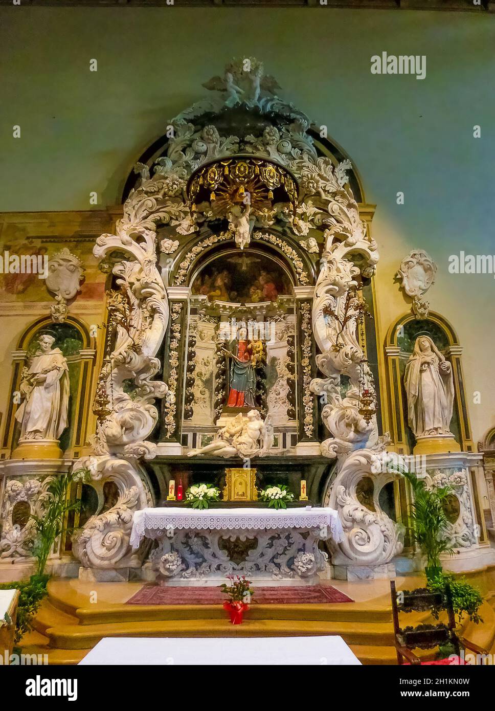 Padova, Italia - 19 settembre 2014: Altare barocco laterale della Vergine Maria altare dell'Addolorata dal 17. E dal 18. Sec. nella chiesa di Santa Maria dei Servi a Foto Stock