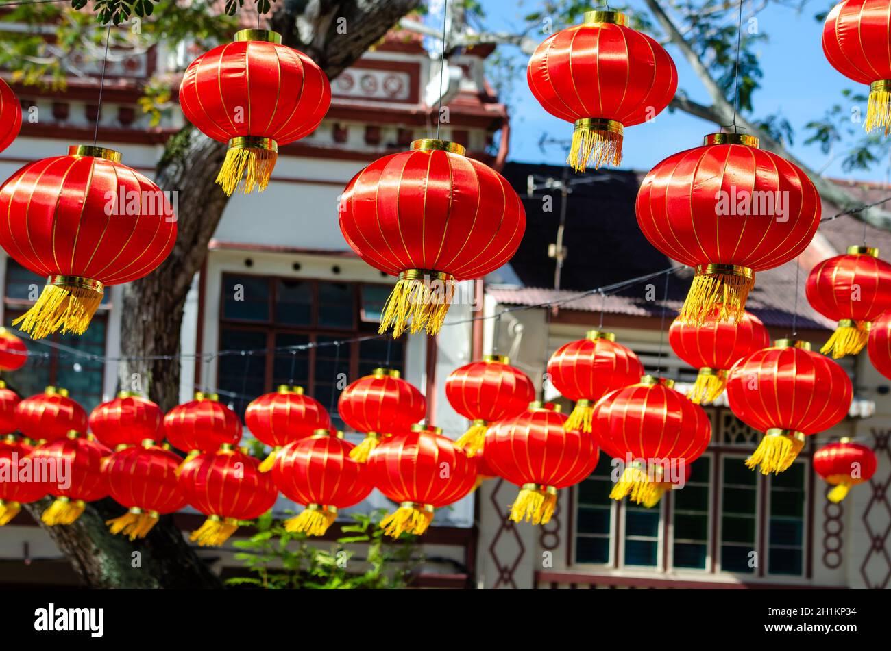 Georgetown, Penang/Malaysia - Gennaio 03 2020: Lanterna cinese di nuovo anno appesa di fronte alla casa del patrimonio. Foto Stock