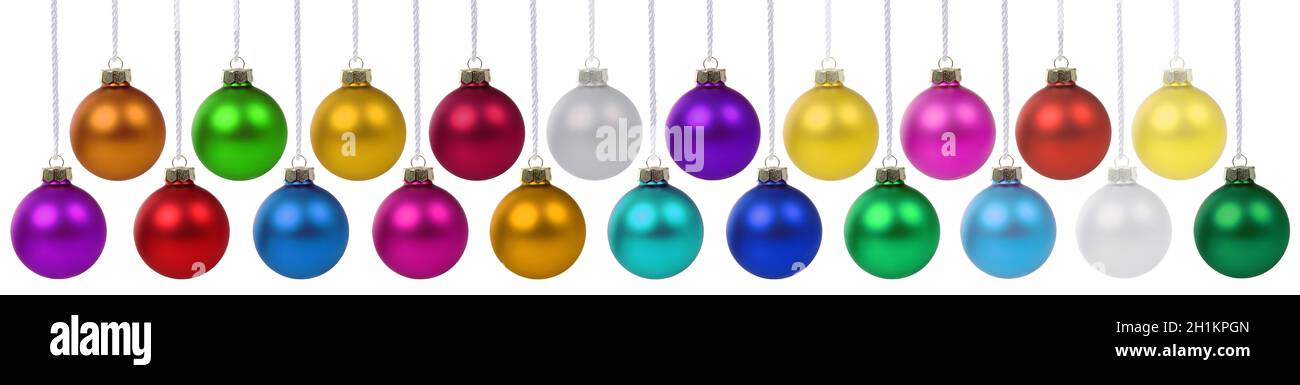 Ornamenti di Natale molte palle baubles decorazione banner appeso isolato su uno sfondo bianco Foto Stock