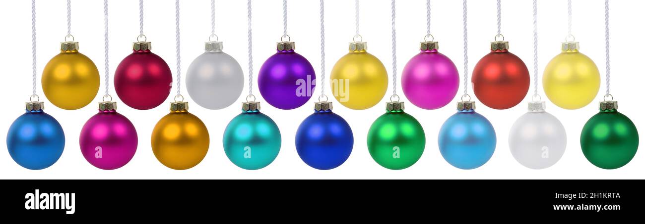 Ornamenti di Natale molte palle decorazione banner appeso isolato su uno sfondo bianco Foto Stock