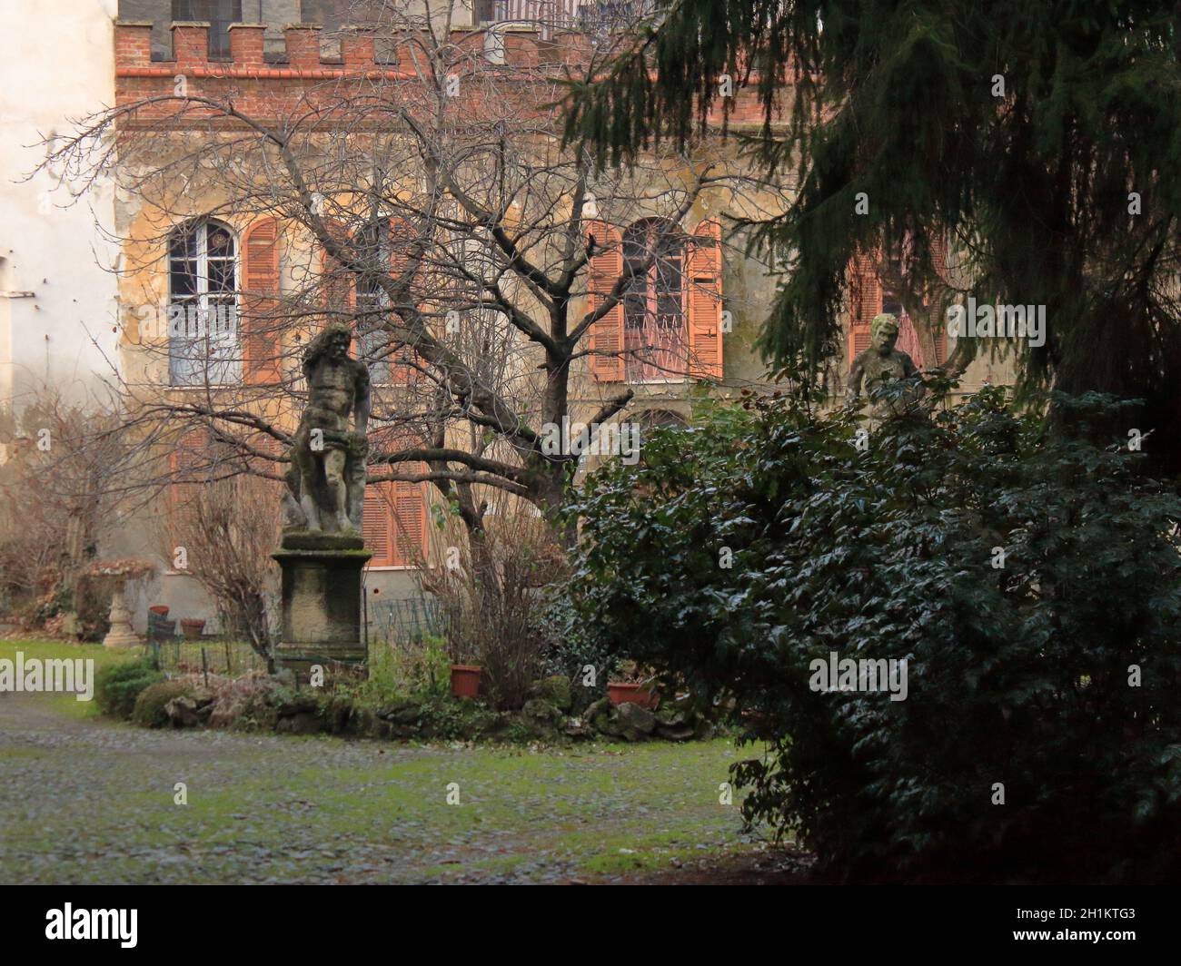 Cortili signorili italiani in un palazzo storico. Scatta foto. Foto Stock