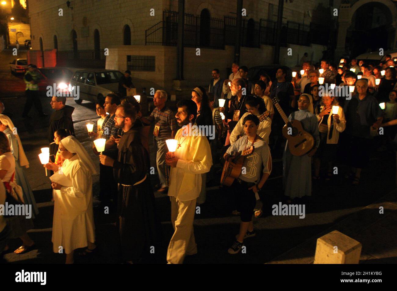 Ogni venerdì la processione passa per le strade di Nazaret, dalla Chiesa di San Giuseppe alla Basilica dell'Annunciazione, Nazareth, Israele Foto Stock
