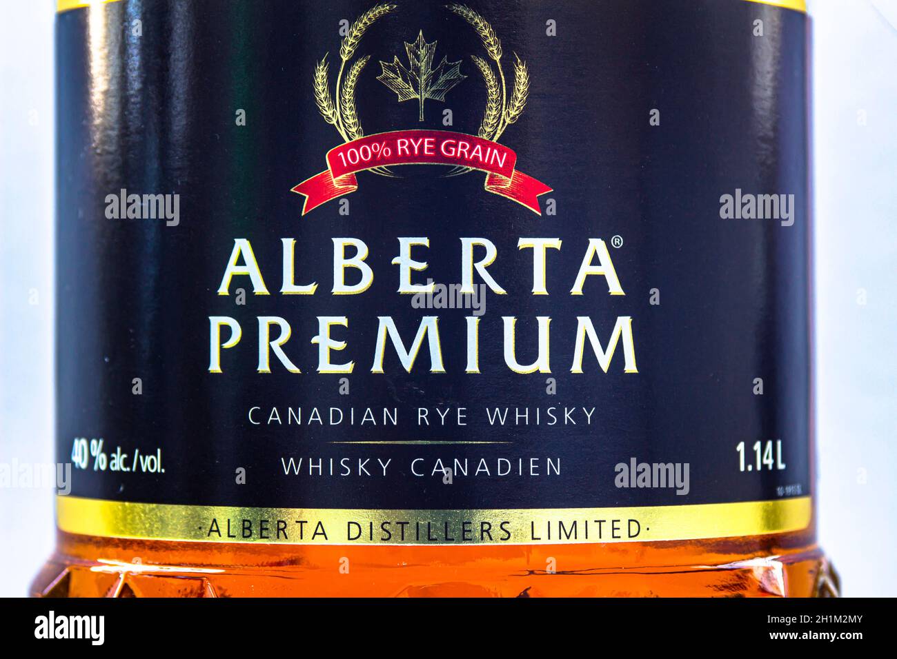 Calgary, Alberta, Canada. 16 novembre 2020. Alberta Premium Canadian Rye Whiskey vicino a una bottiglia. Foto Stock