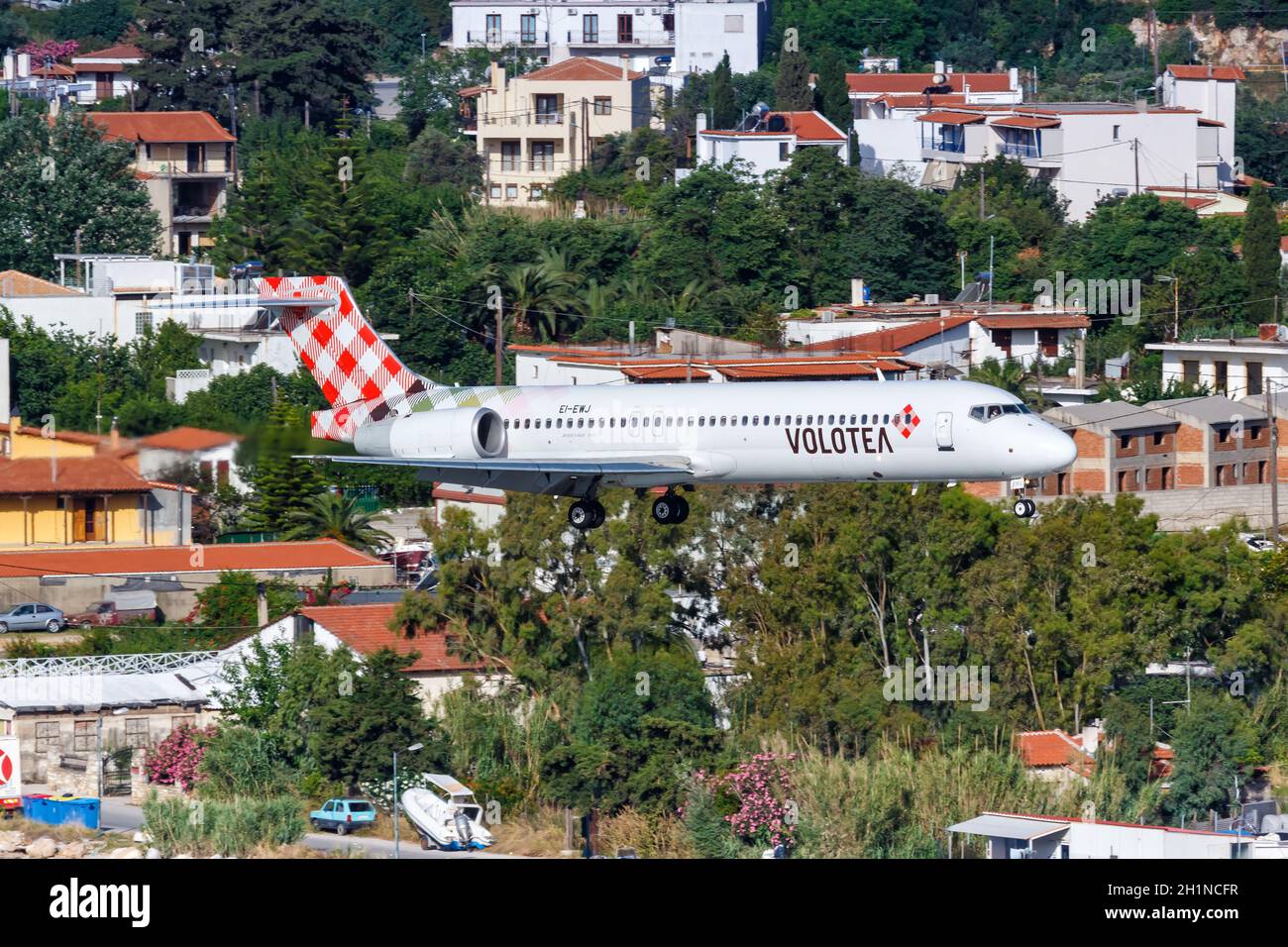 Skiathos, Grecia - 2 giugno 2016: Volo Volotea Boeing 717-200 all'aeroporto di Skiathos (JSI) in Grecia. Boeing è una testa americana del costruttore di velivoli Foto Stock