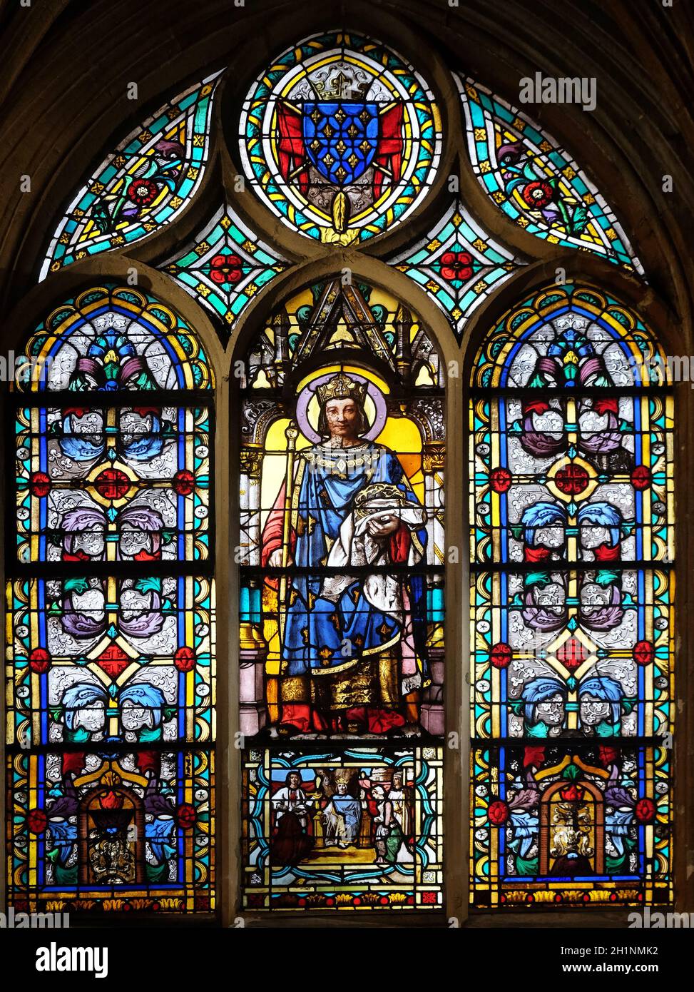 Saint Louis con la corona di spine, vetrate colorate da Saint Germain-l'Auxerrois chiesa a Parigi, Francia Foto Stock