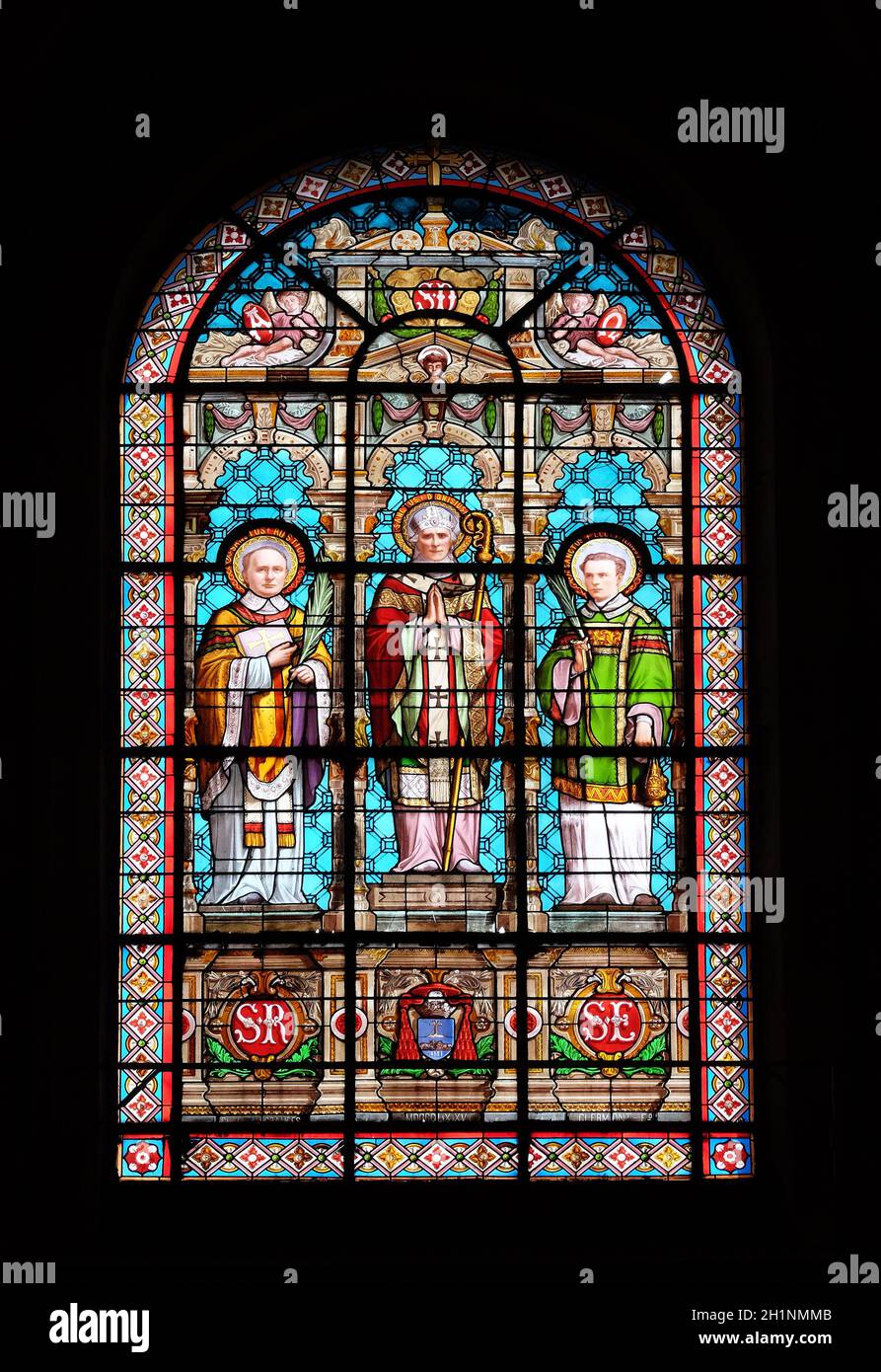 Saint Denis, vetrate nella chiesa di Saint Roch, Parigi, Francia Foto Stock