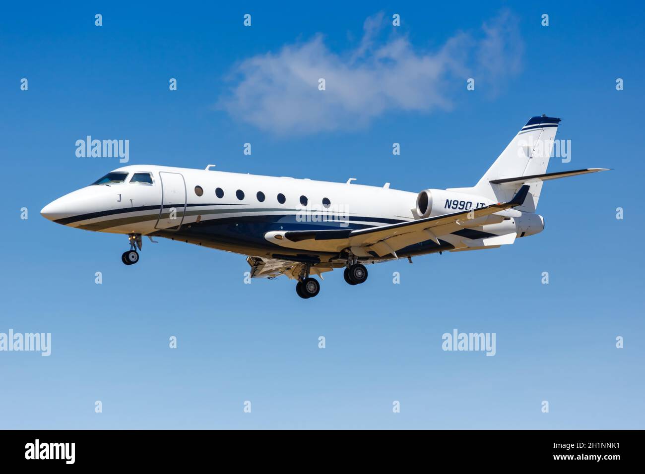Los Angeles, California - 12 aprile 2019: Gulfstream G200 aereo all'aeroporto internazionale di Los Angeles in California. Foto Stock