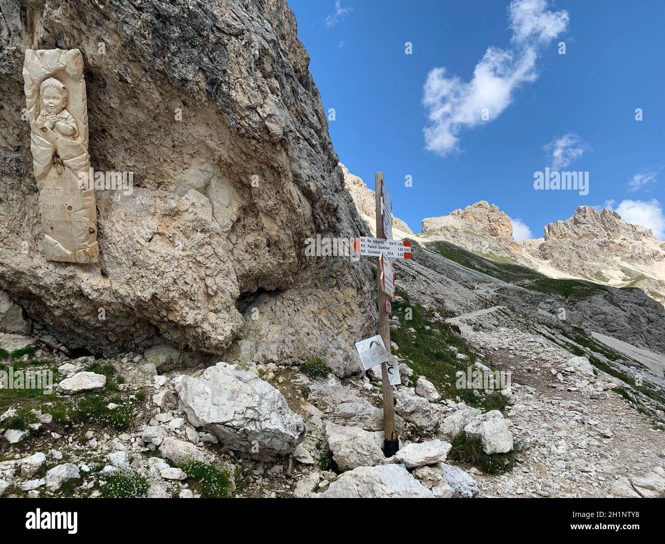 Gruppo Rosengarten nelle Dolomiti. Le Dolomiti sono una catena montuosa del nord-est italiano. Fanno parte delle Alpi calcaree meridionali e si estendono Foto Stock