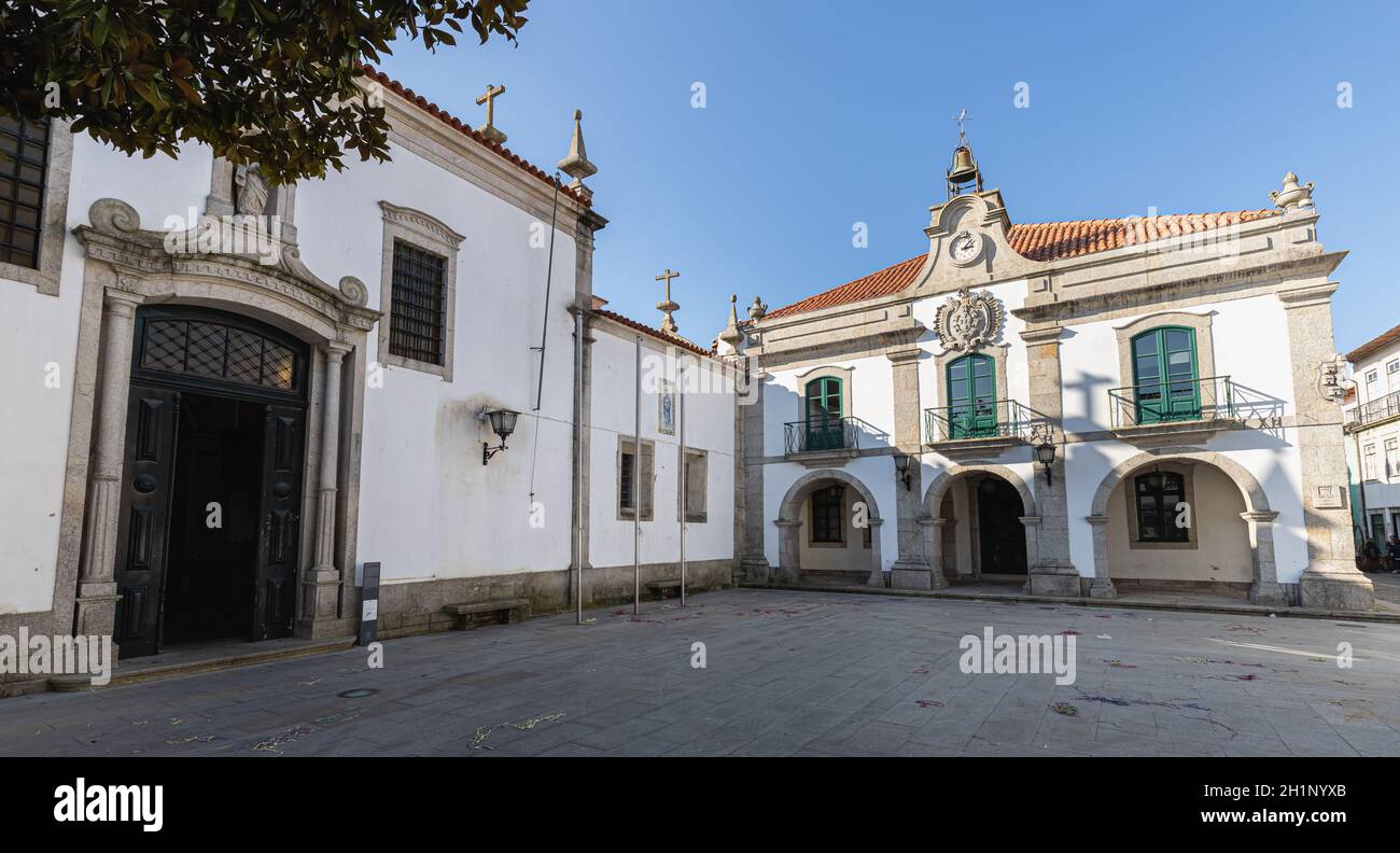 Esposende, Portogallo - 21 febbraio 2020: Particolare architettonico della Chiesa della Misericordia (Santa Casa Misericordia de FAO) nel centro storico della città su un Foto Stock