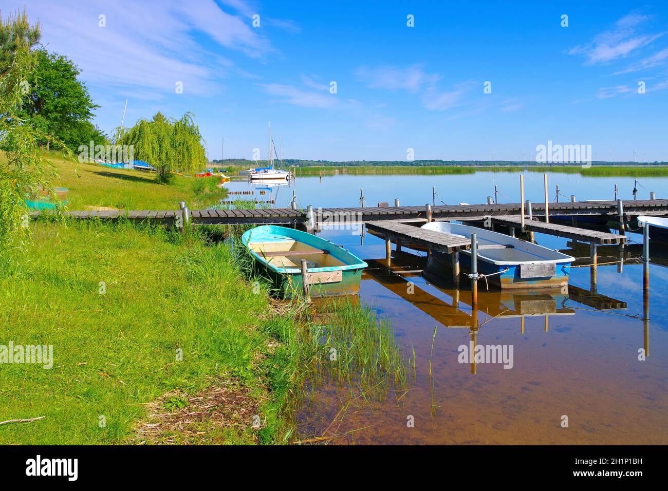 Graebendorfer Lago nel distretto dei laghi di Lusatian in una giornata di sole, in Germania Foto Stock