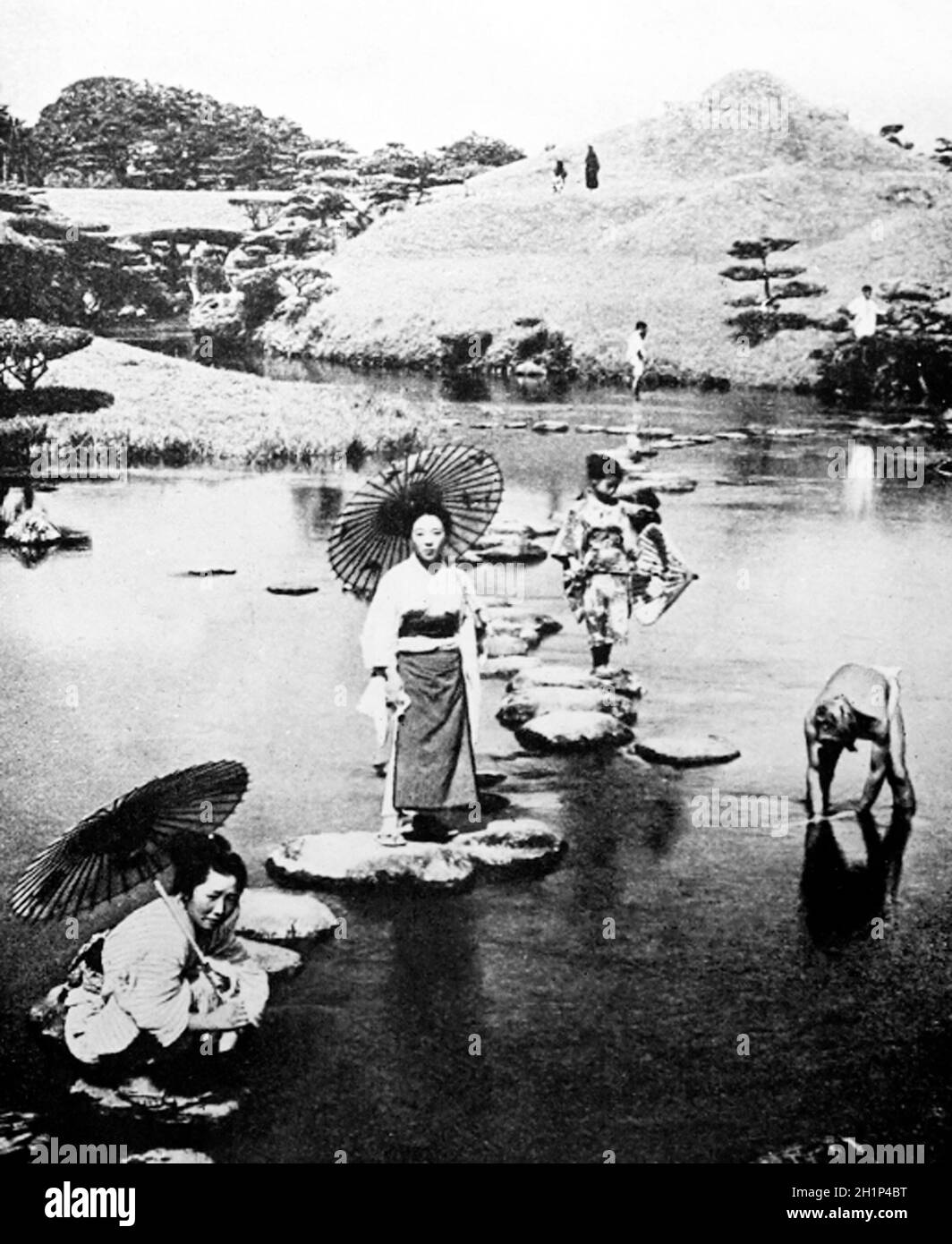 Pietre di passo, Giardino Suizeni, Kumamoto, Giappone, primi del 1900 Foto Stock